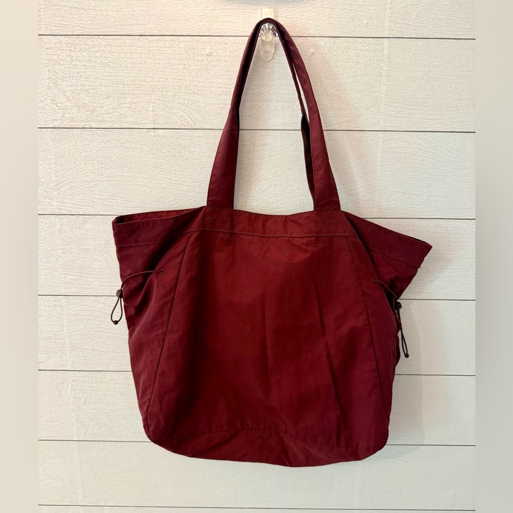 lululemon athletica Women's Tote in Burgundy